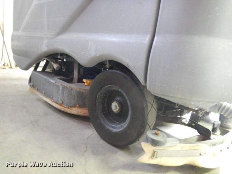 image for item IO9663 Nilfisk Advance Advenger 2810D  24" W floor scrubber