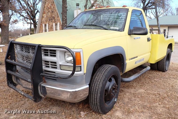 image for item IS9333 2001 Chevrolet Silverado 3500HD  tow truck