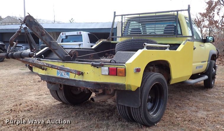 image for item IS9333 2001 Chevrolet Silverado 3500HD  tow truck