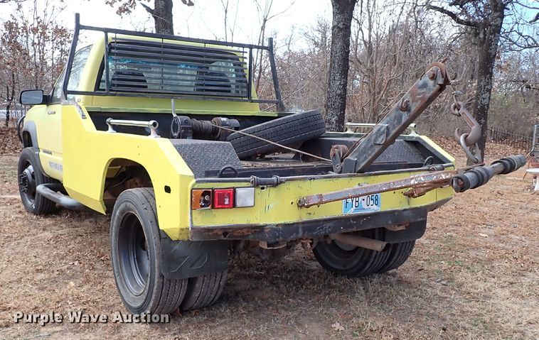 image for item IS9333 2001 Chevrolet Silverado 3500HD  tow truck