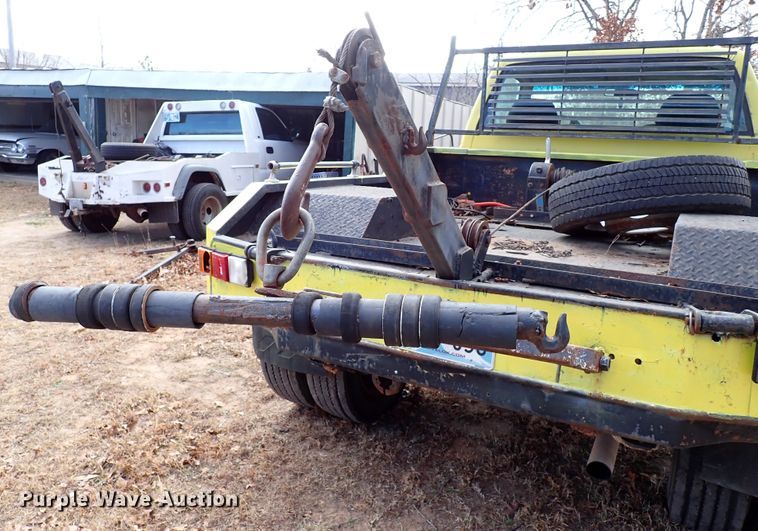 image for item IS9333 2001 Chevrolet Silverado 3500HD  tow truck