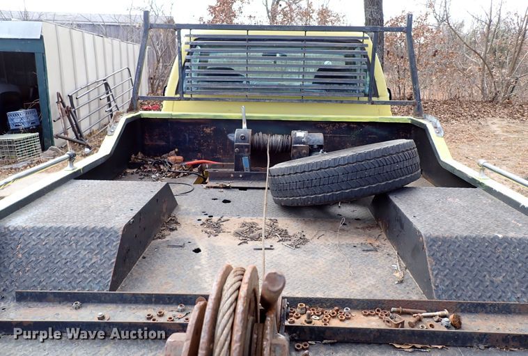 image for item IS9333 2001 Chevrolet Silverado 3500HD  tow truck