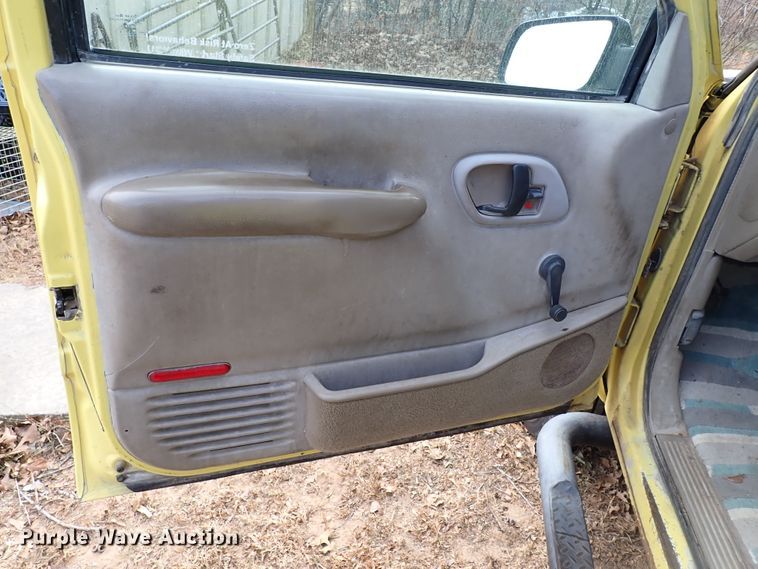 image for item IS9333 2001 Chevrolet Silverado 3500HD  tow truck