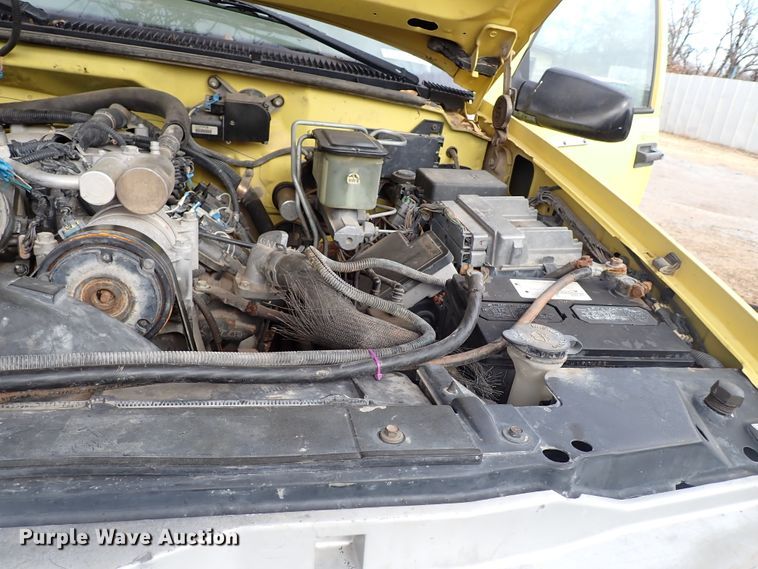 image for item IS9333 2001 Chevrolet Silverado 3500HD  tow truck