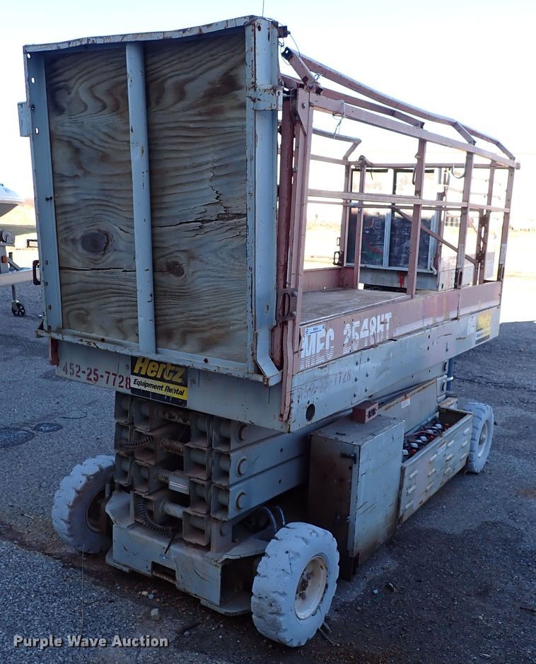 image for item IS9334 1997 Mec 254HT  scissor lift