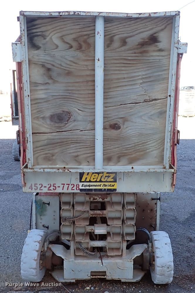 image for item IS9334 1997 Mec 254HT  scissor lift