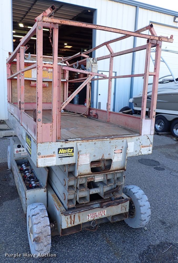 image for item IS9334 1997 Mec 254HT  scissor lift