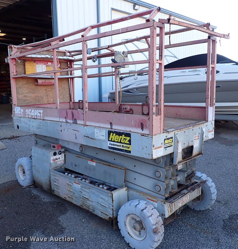 image for item IS9334 1997 Mec 254HT  scissor lift