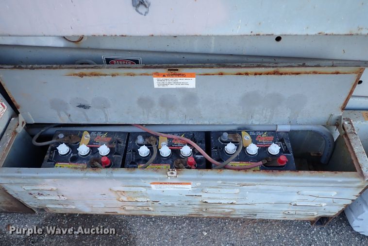 image for item IS9334 1997 Mec 254HT  scissor lift