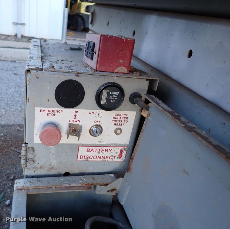 image for item IS9334 1997 Mec 254HT  scissor lift