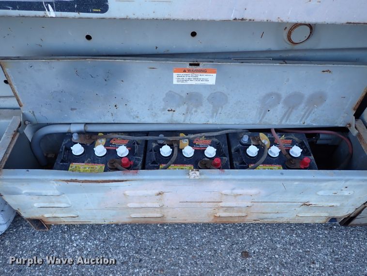 image for item IS9334 1997 Mec 254HT  scissor lift