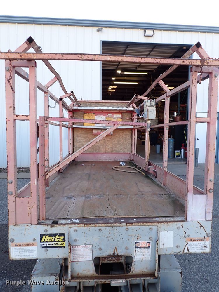 image for item IS9334 1997 Mec 254HT  scissor lift