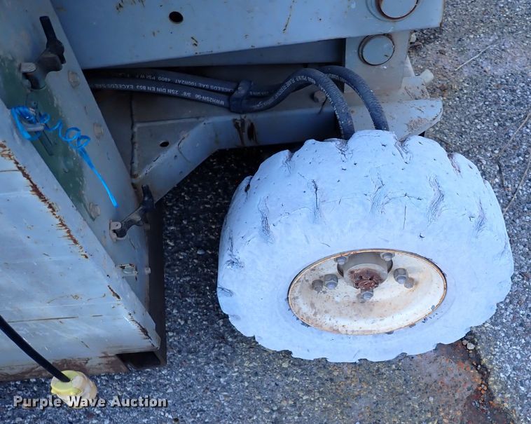 image for item IS9334 1997 Mec 254HT  scissor lift