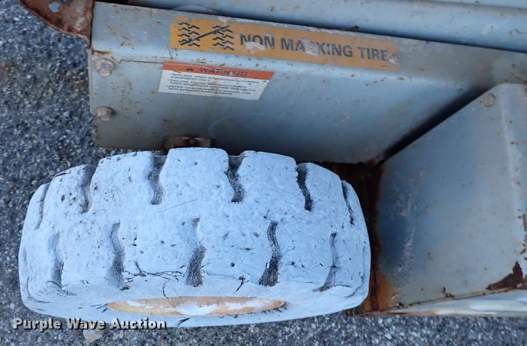 image for item IS9334 1997 Mec 254HT  scissor lift