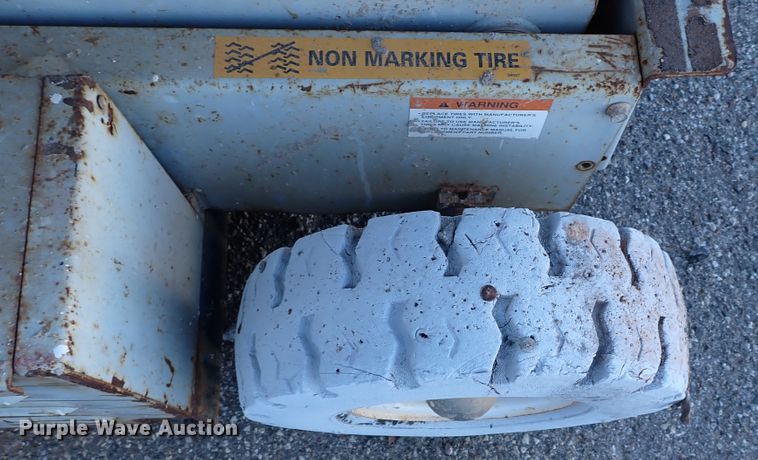 image for item IS9334 1997 Mec 254HT  scissor lift