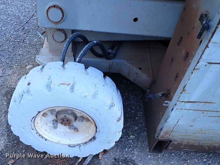 image for item IS9334 1997 Mec 254HT  scissor lift