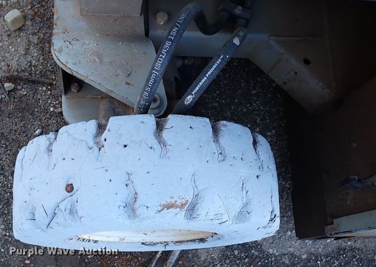 image for item IS9334 1997 Mec 254HT  scissor lift