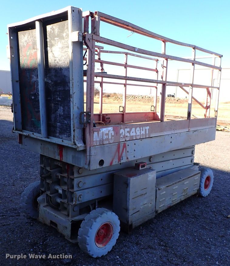 image for item IS9335 1997 Mec 2548HT  scissor lift
