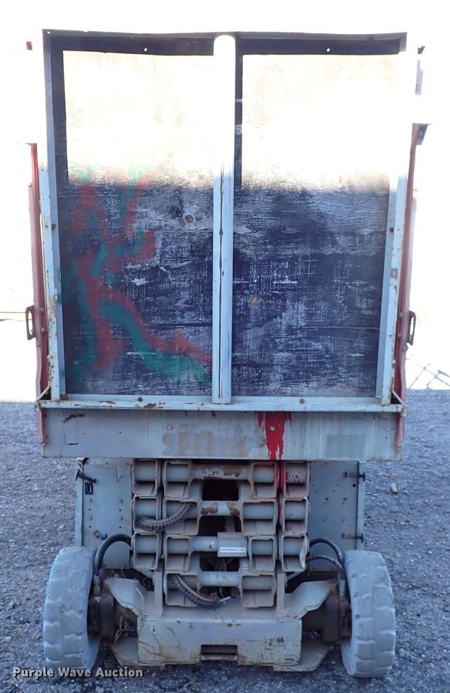 image for item IS9335 1997 Mec 2548HT  scissor lift
