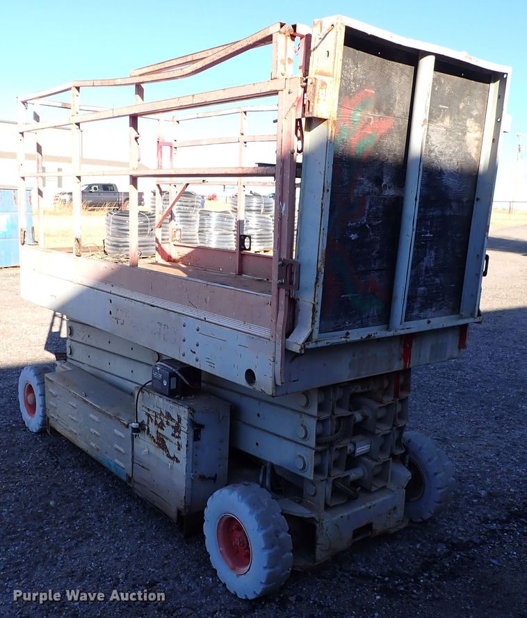 image for item IS9335 1997 Mec 2548HT  scissor lift