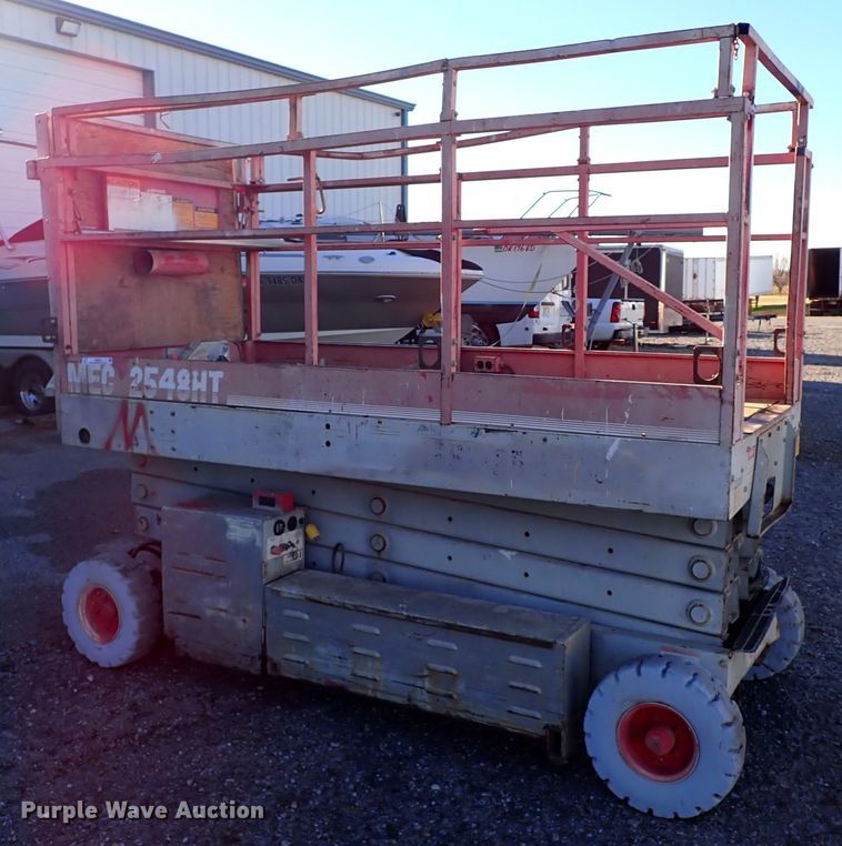 image for item IS9335 1997 Mec 2548HT  scissor lift