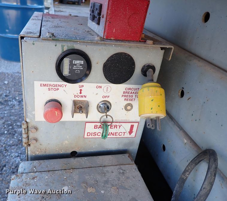 image for item IS9335 1997 Mec 2548HT  scissor lift