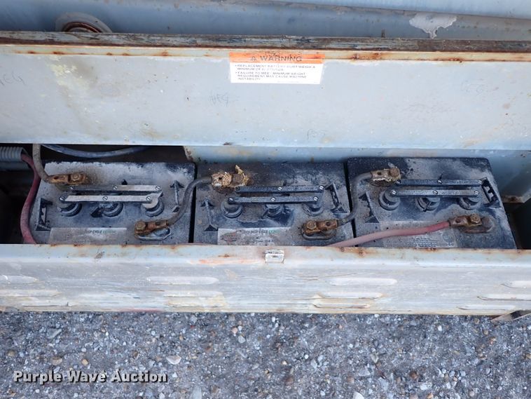 image for item IS9335 1997 Mec 2548HT  scissor lift