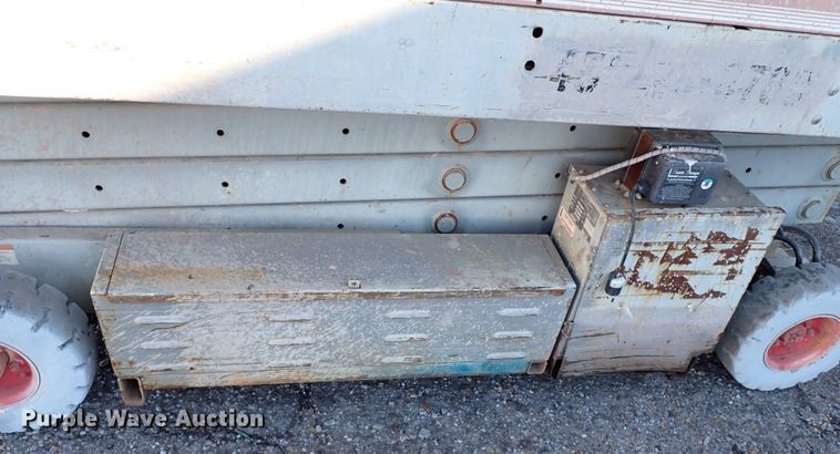 image for item IS9335 1997 Mec 2548HT  scissor lift