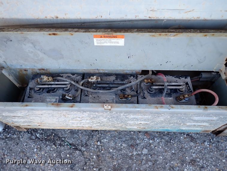 image for item IS9335 1997 Mec 2548HT  scissor lift