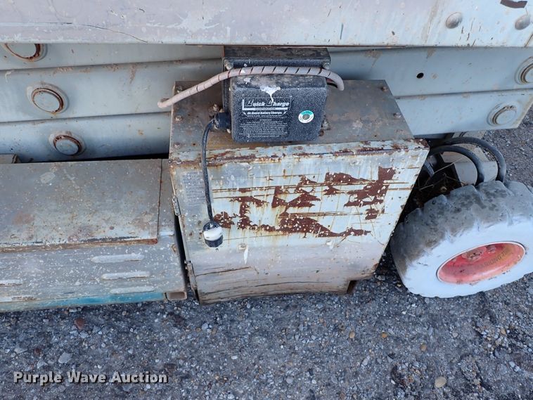 image for item IS9335 1997 Mec 2548HT  scissor lift