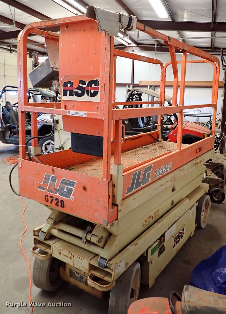 image for item IS9338 JLG 2032E2  scissor lift