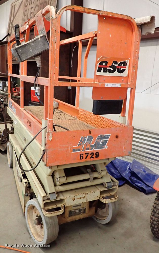 image for item IS9338 JLG 2032E2  scissor lift