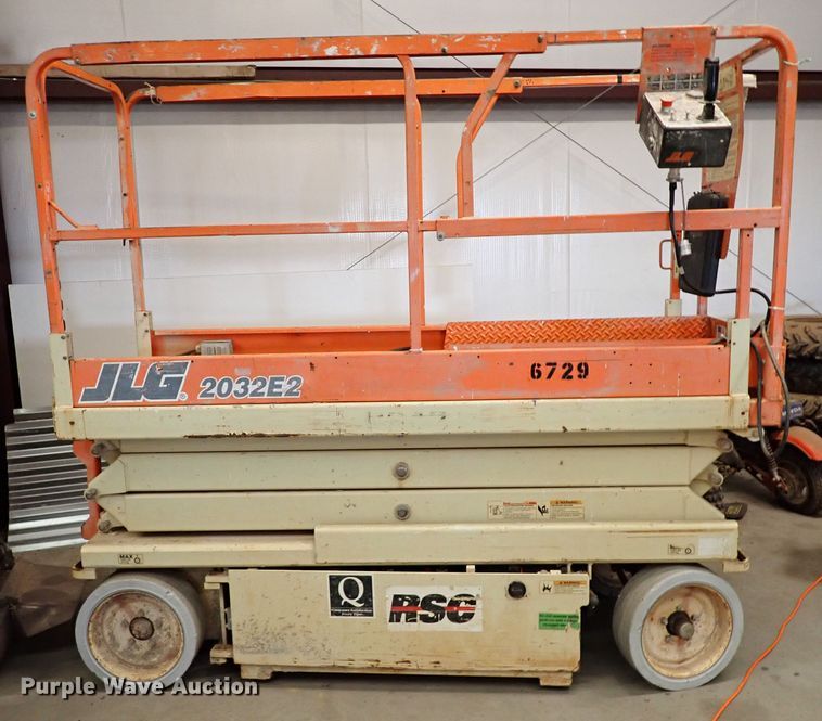 image for item IS9338 JLG 2032E2  scissor lift