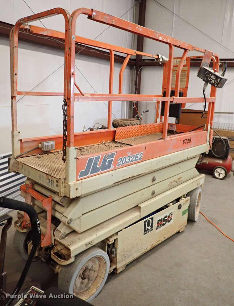 image for item IS9338 JLG 2032E2  scissor lift