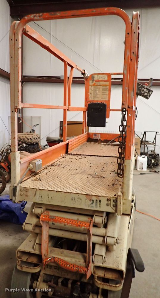 image for item IS9338 JLG 2032E2  scissor lift