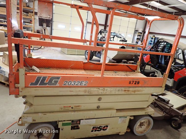 image for item IS9338 JLG 2032E2  scissor lift