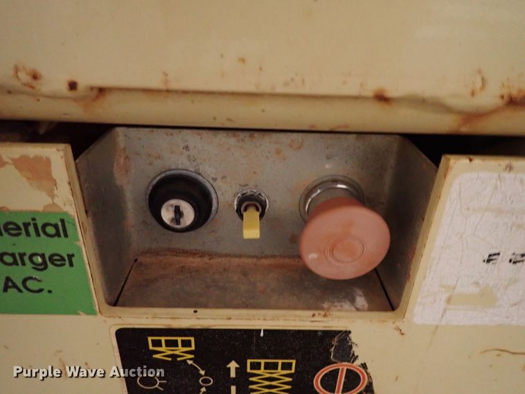 image for item IS9338 JLG 2032E2  scissor lift