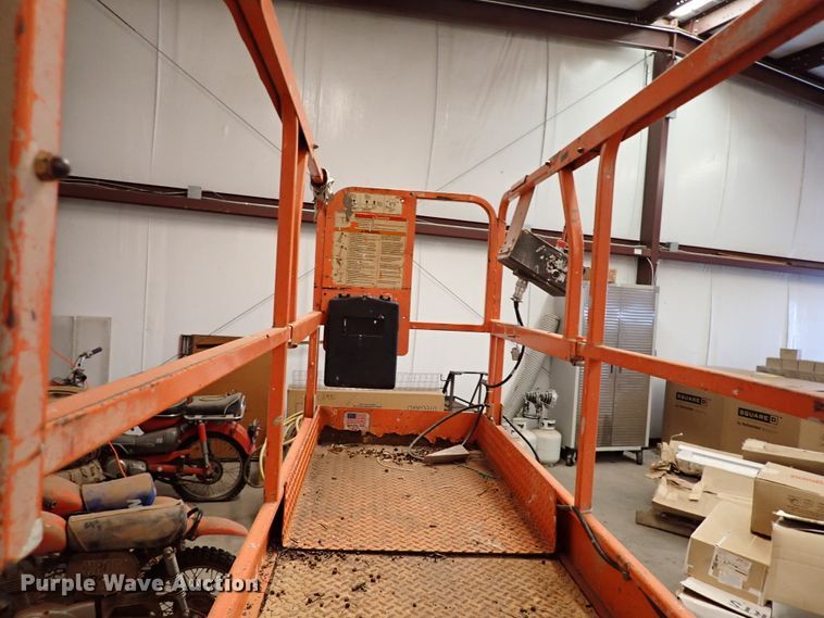 image for item IS9338 JLG 2032E2  scissor lift