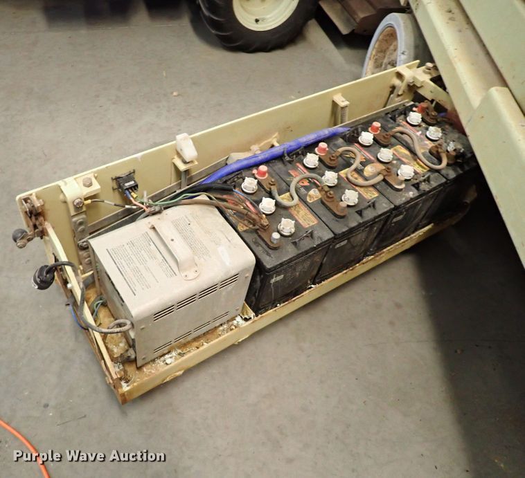 image for item IS9338 JLG 2032E2  scissor lift