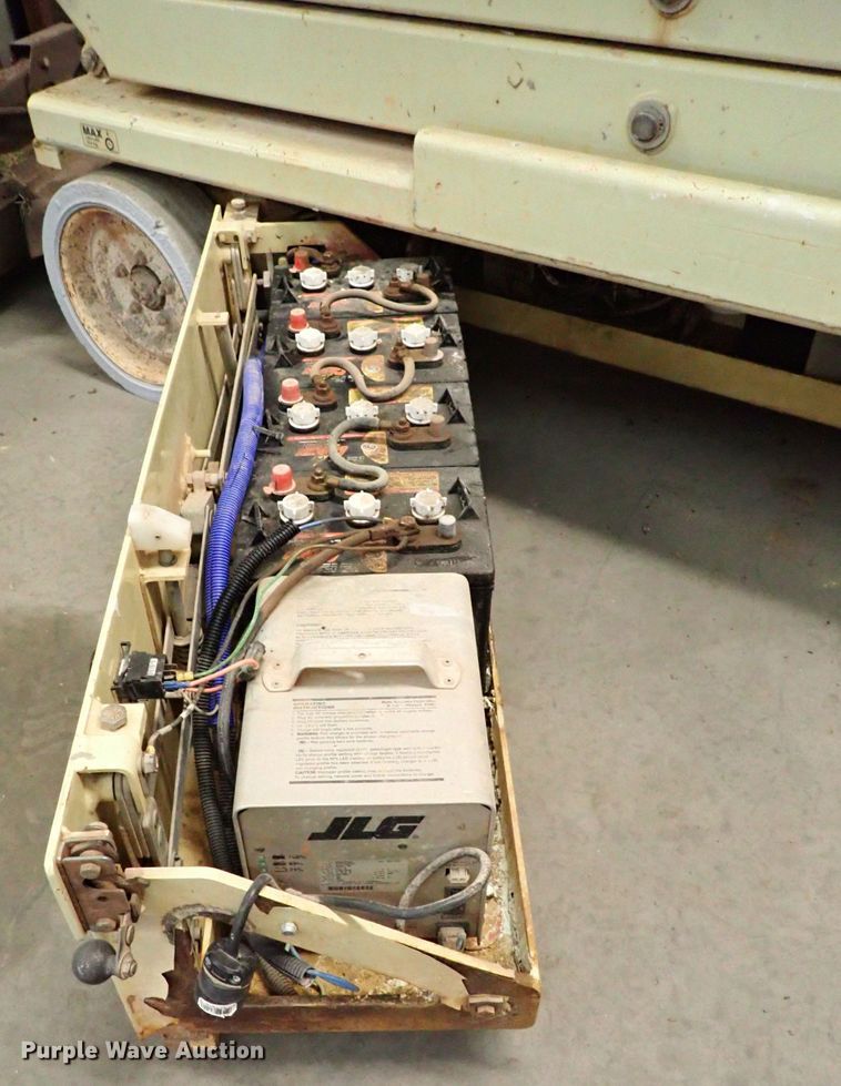 image for item IS9338 JLG 2032E2  scissor lift