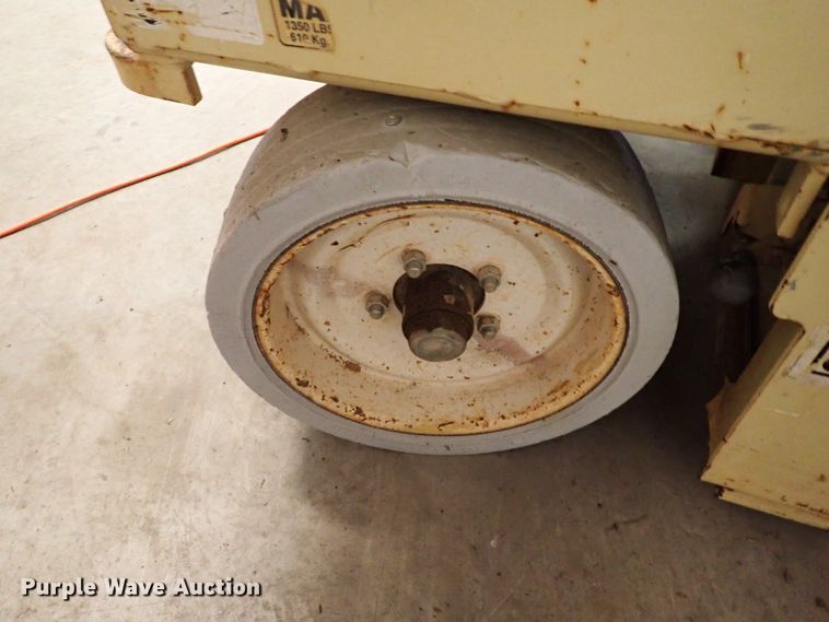 image for item IS9338 JLG 2032E2  scissor lift