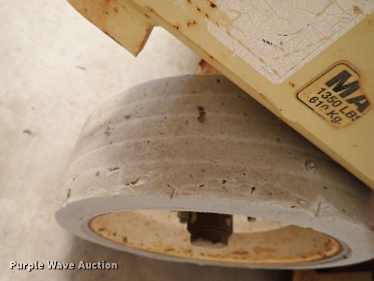 image for item IS9338 JLG 2032E2  scissor lift