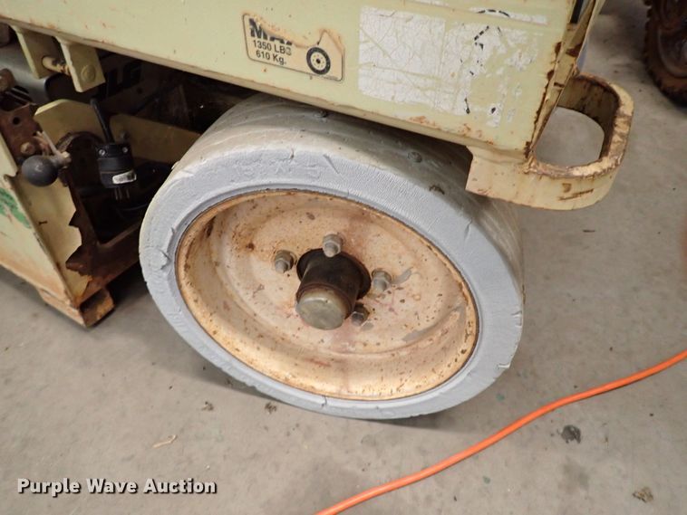 image for item IS9338 JLG 2032E2  scissor lift