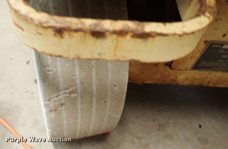 image for item IS9338 JLG 2032E2  scissor lift