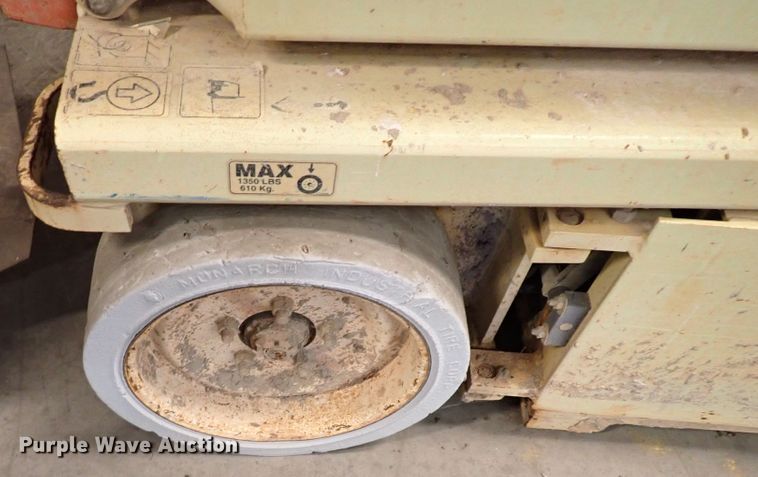 image for item IS9338 JLG 2032E2  scissor lift