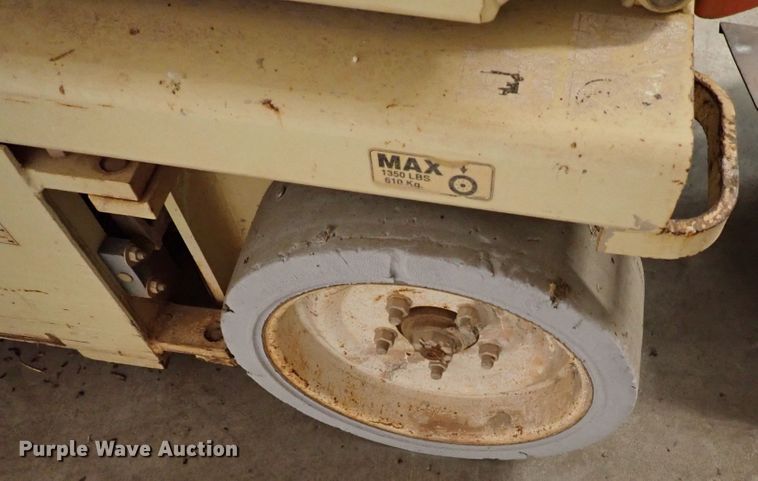 image for item IS9338 JLG 2032E2  scissor lift