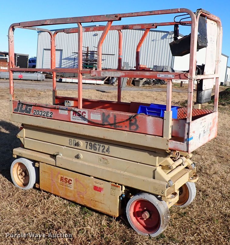 image for item IS9339 JLG 2032E2  scissor lift