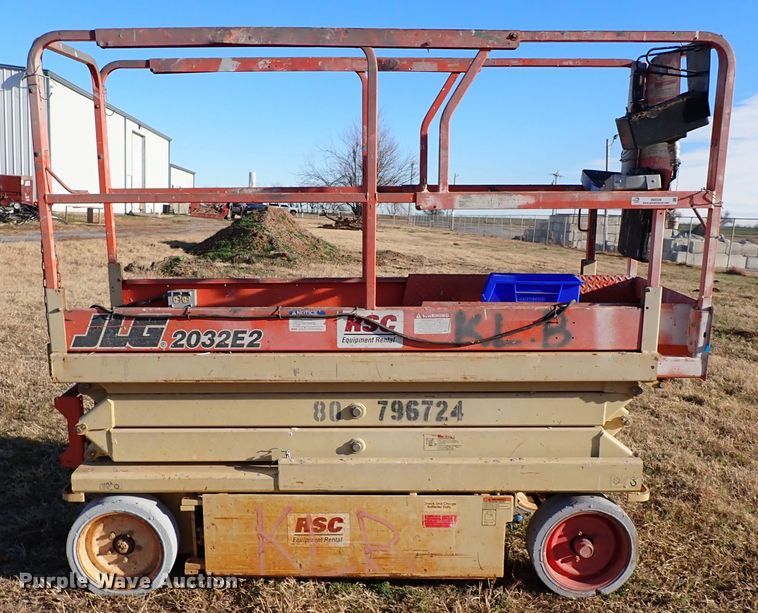 image for item IS9339 JLG 2032E2  scissor lift