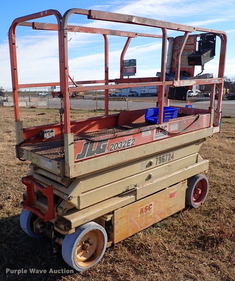 image for item IS9339 JLG 2032E2  scissor lift