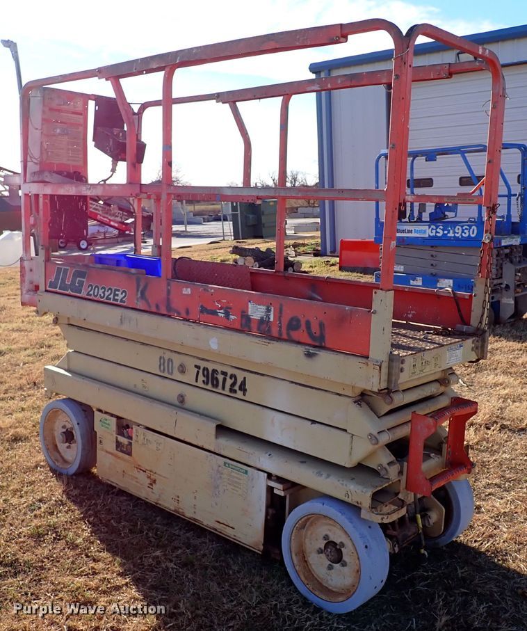 image for item IS9339 JLG 2032E2  scissor lift